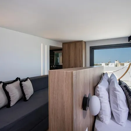 Omnia Luxury Villa, 100m2 Pool, Whirlpool & Gym, By Thinkvilla Villa *