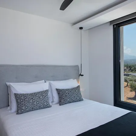 Omnia Luxury Villa, 100m2 Pool, Whirlpool & Gym, By Thinkvilla Prínos