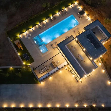 Omnia Luxury Villa, 100m2 Pool, Whirlpool & Gym, By Thinkvilla Villa Prínos