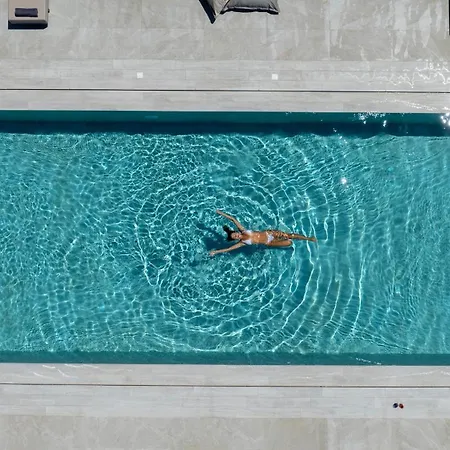 Omnia Luxury Villa, 100m2 Pool, Whirlpool & Gym, By Thinkvilla
