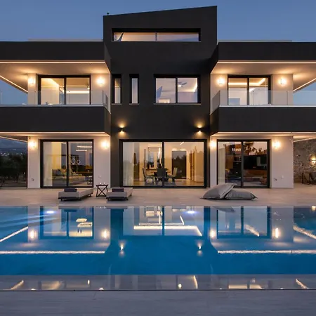 Villa Omnia Luxury Villa, 100m2 Pool, Whirlpool & Gym, By Thinkvilla