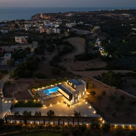 Villa Omnia Luxury Villa, 100m2 Pool, Whirlpool & Gym, By Thinkvilla