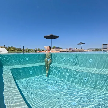 Omnia Luxury Villa, 100m2 Pool, Whirlpool & Gym, By Thinkvilla