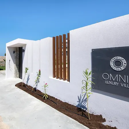 Villa Omnia Luxury Villa, 100m2 Pool, Whirlpool & Gym, By Thinkvilla